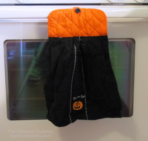 How to Hang Oven Mitts on an Oven Door