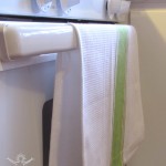 The Paperless Kitchen - Stay Put Oven Door Towel
