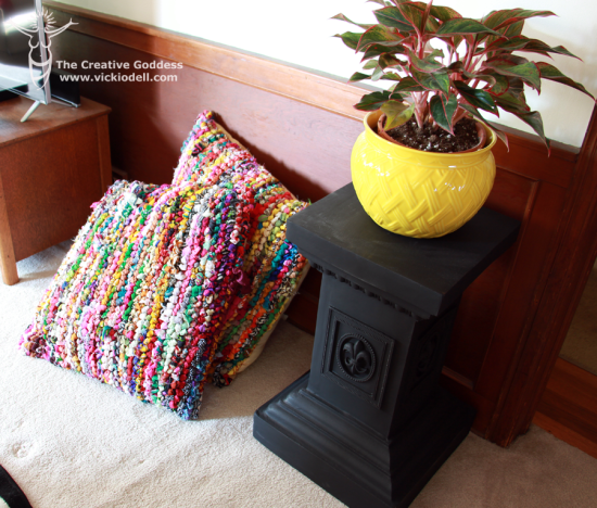 indoor plant, pedestal, pillows